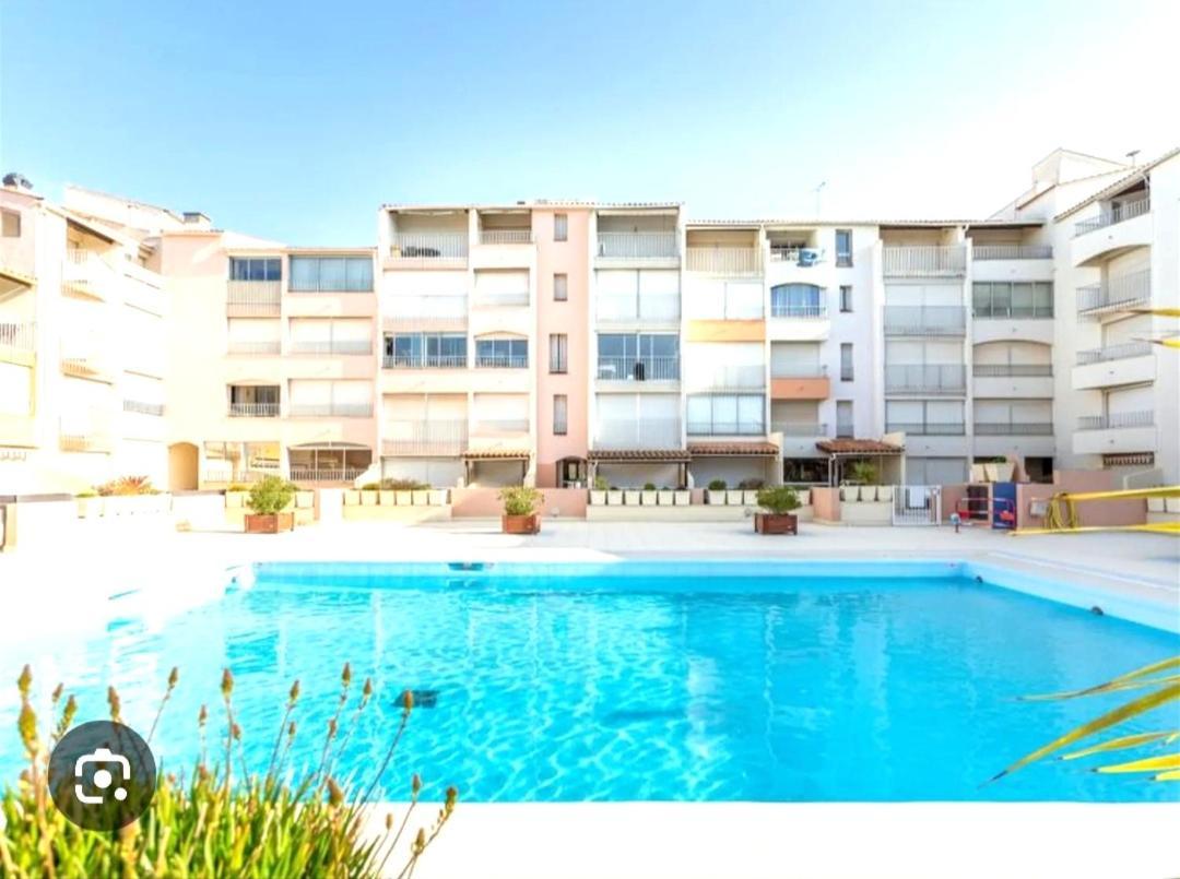 Centre Port,Studio Cosy,Vue Piscine Et Sur Le Parking Prive Ainsi Que Le Mont Saint Martin Agde Exteriér fotografie