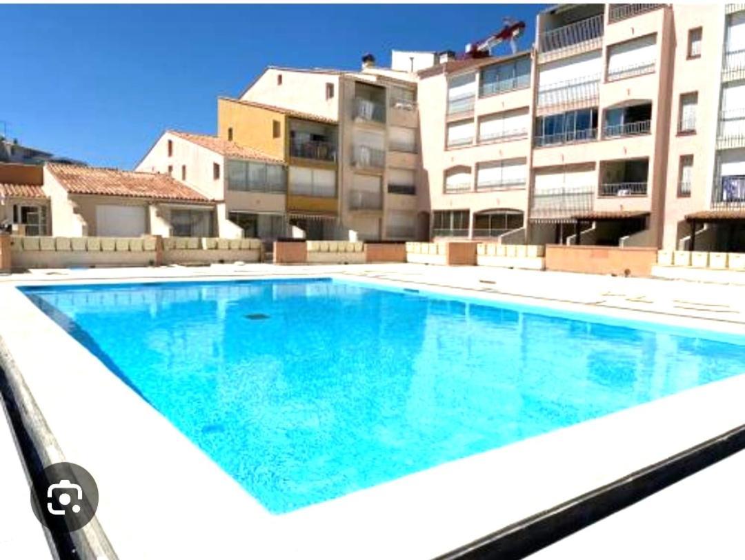 Centre Port,Studio Cosy,Vue Piscine Et Sur Le Parking Prive Ainsi Que Le Mont Saint Martin Agde Exteriér fotografie