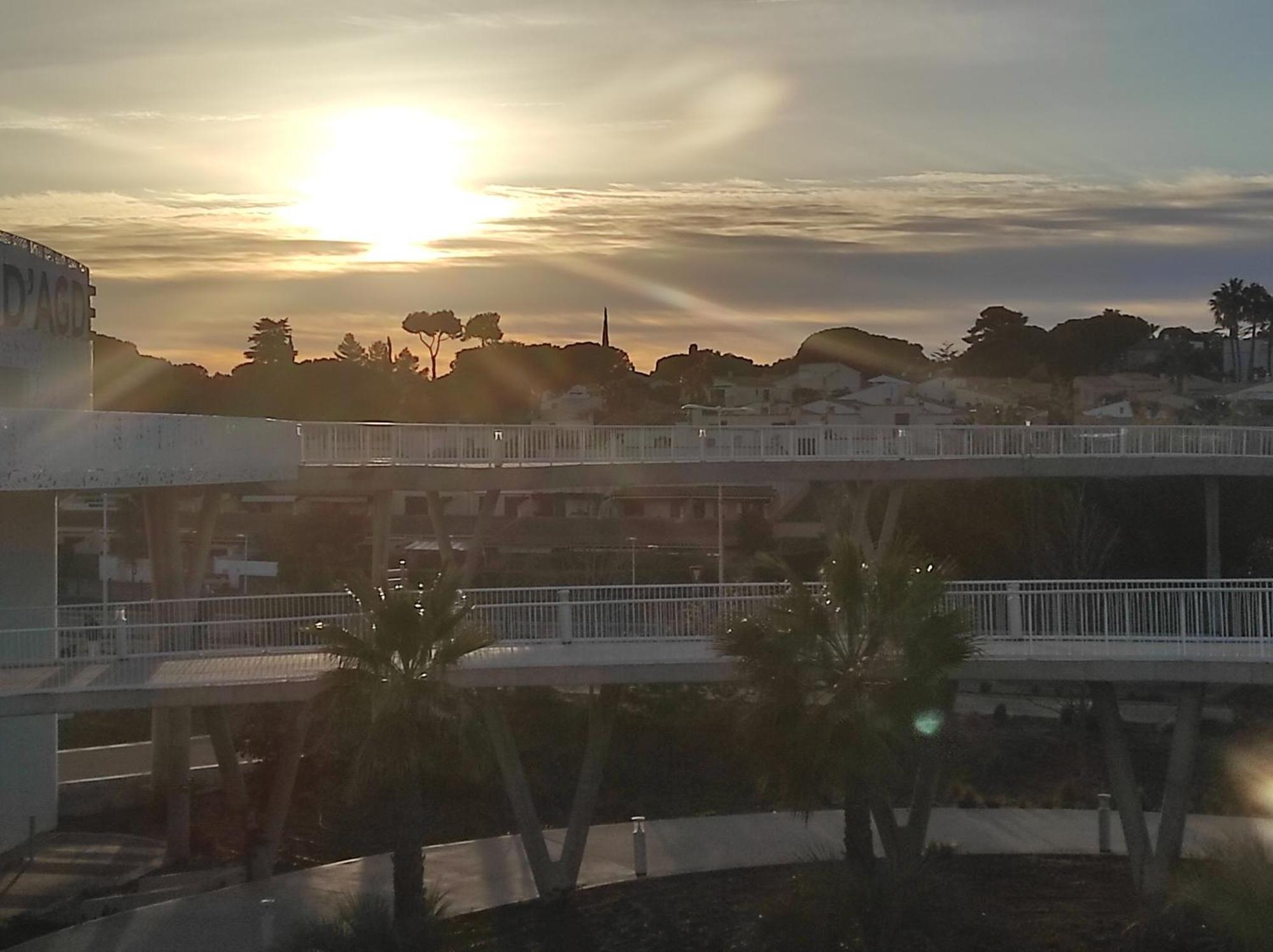 Centre Port,Studio Cosy,Vue Piscine Et Sur Le Parking Prive Ainsi Que Le Mont Saint Martin Agde Exteriér fotografie